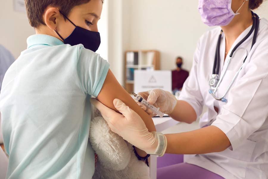 Comienza jornada de vacunación contra covid para niños rezagados de 5 a 11 años