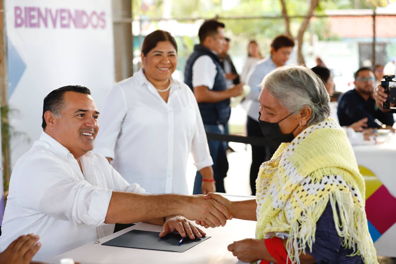 Promueve Renán Barrera el bienestar de la población adulta mayor en el Municipio