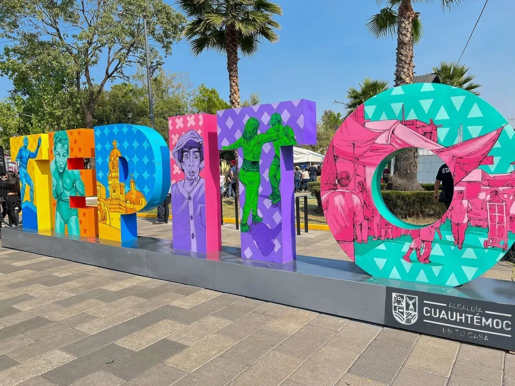 Alcaldía Cuauhtémoc coloca letras monumentales en Tepito