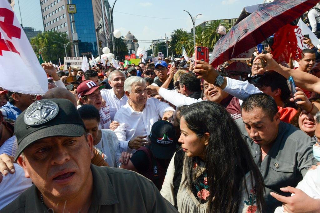 AMLO destaca “saldo blanco” en marcha de este domingo