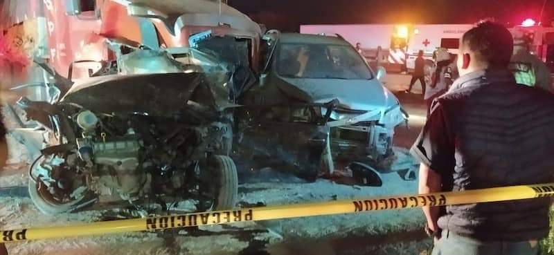 Carambola en la México-Querétaro deja dos muertos y varios carros calcinados