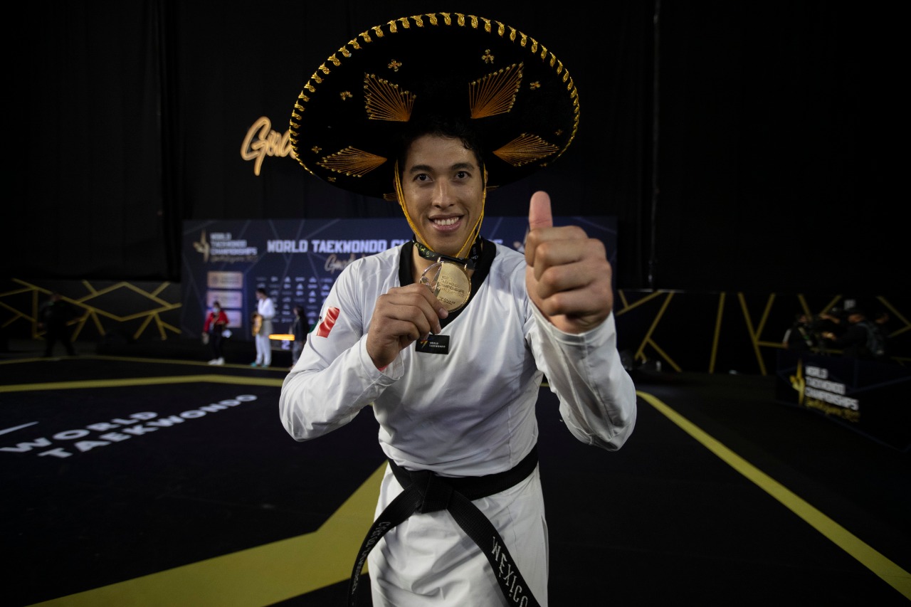 Carlos Sansores se corona en el Mundial de Taekwondo 2022