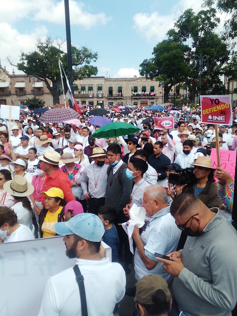 LA COLUMNA: Sin precedentes la marcha en defensa del INE en Michoacán
