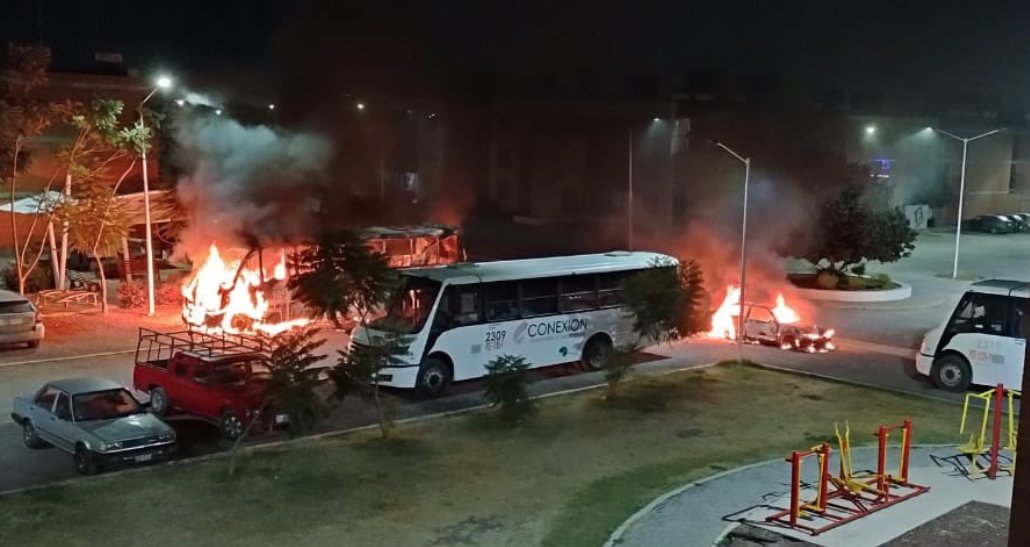 Incendian vehículos y comercios en Guanajuato tras detención del hermano de “El Marro”