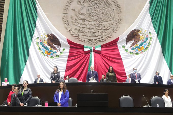 Morena presenta reforma electoral de AMLO ante diputados