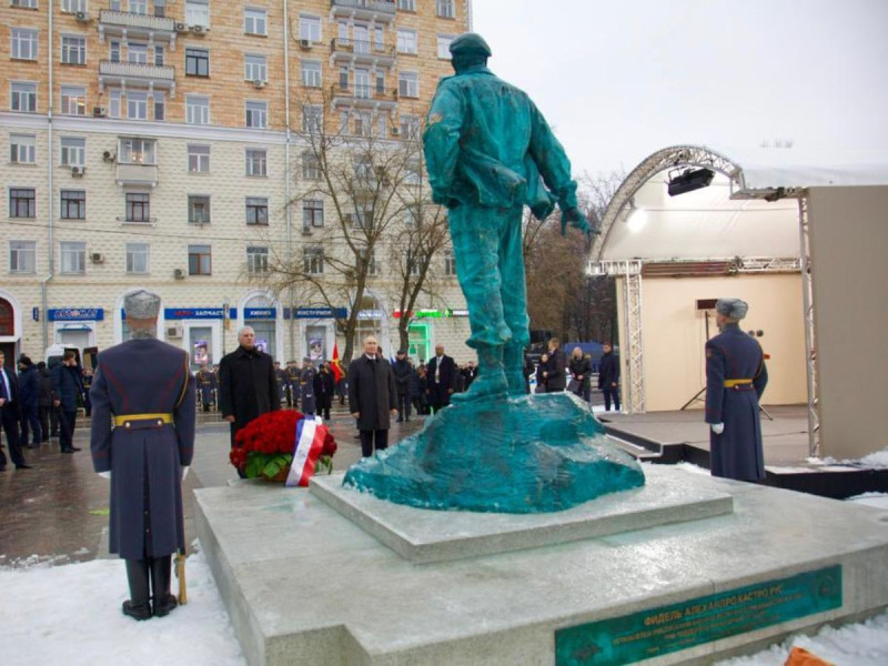 Putin y Díaz-Canel inauguran estatua de Fidel Castro en Moscú