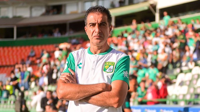 Renato Paiva deja de ser director técnico de León