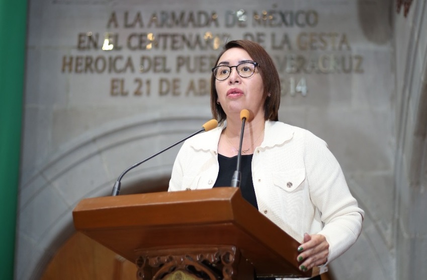 Llama Azucena Cisneros a denunciar saqueos en dependencias estatales