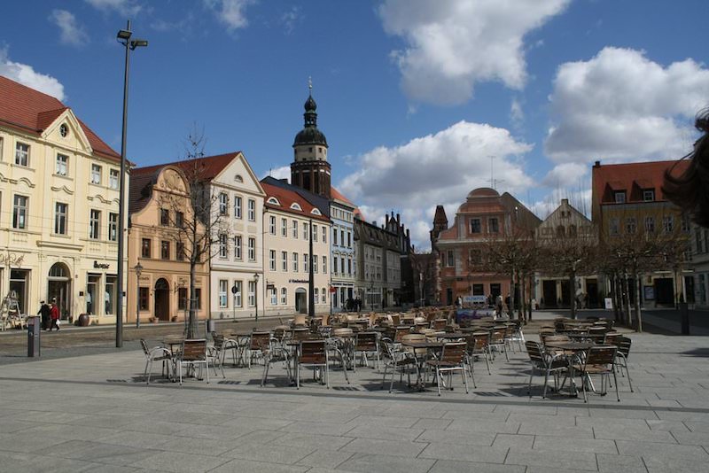 Piden ayuda por mexicana que vive en Cottbus, Alemania; racistas quieren quemar su edificio