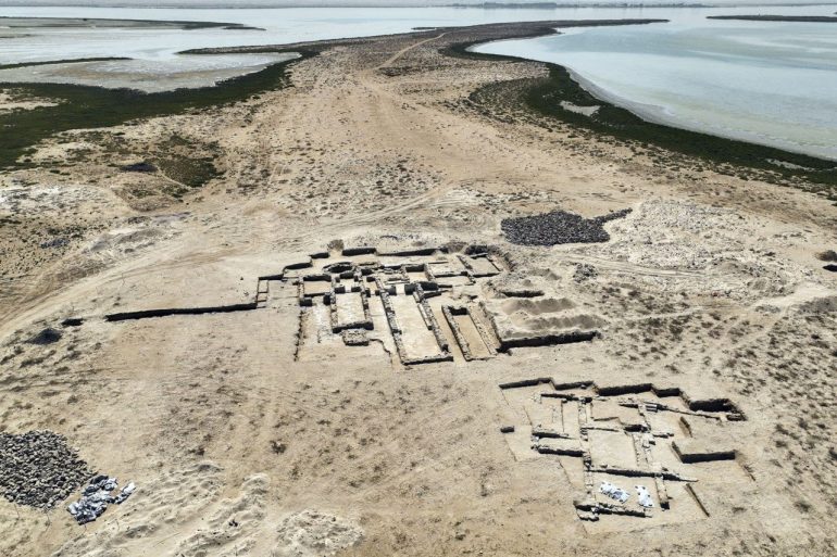 Encuentran un antiguo santuario cristiano en los Emiratos Árabes Unidos, enterrado hace 1,500 años