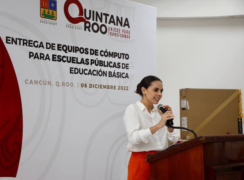 Atestigua Ana Patricia Peralta refuerzo a la educación en Cancún