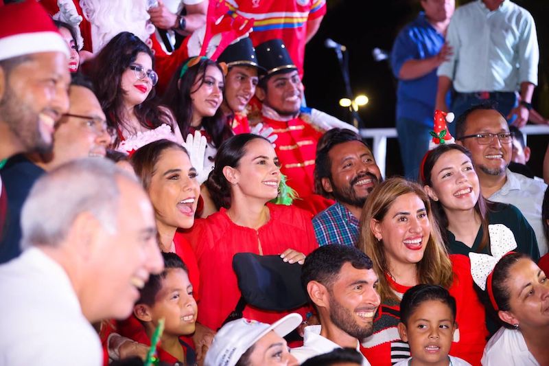 Festejan cancunenses segundo día del Festival Navideño en Tajamar