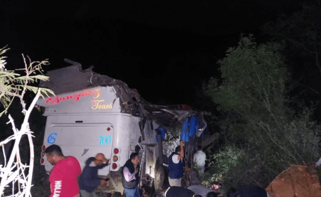 Autobús cae a un barranco de Oaxaca; reportan 3 muertos y 36 heridos