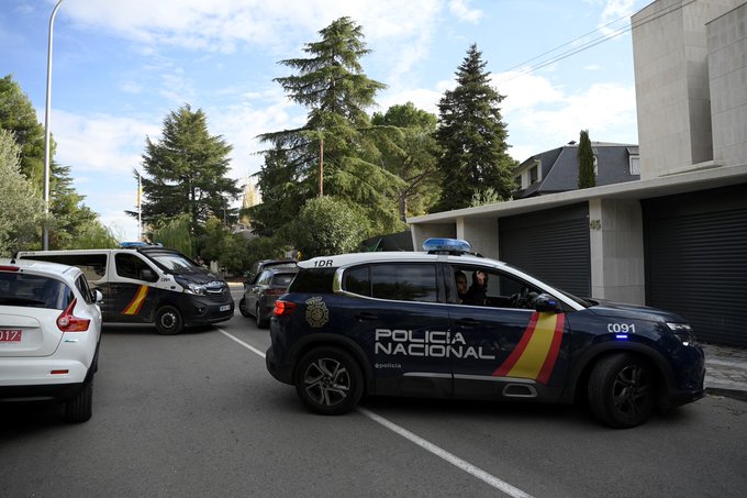 Interceptan varios paquetes explosivos en España; uno era para el presidente Pedro Sánchez