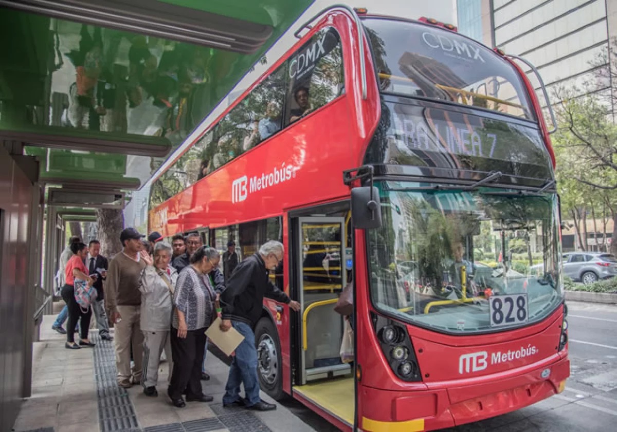 Líneas 3, 4 y 7 tendrán horarios y rutas especiales por el ‘Desfile del Día del Policía’