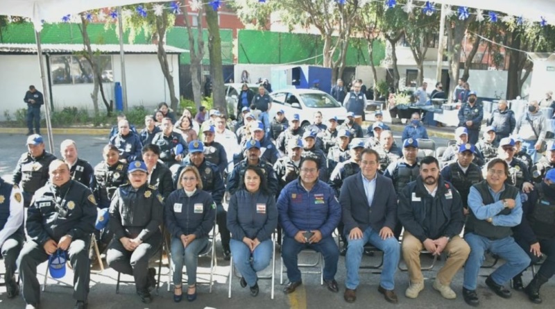 Entrega Margarita Saldaña reconocimientos a policías de Azcapotzalco