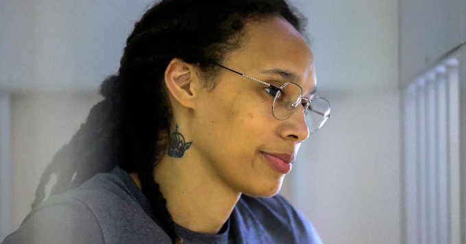 Rusia y EU intercambian prisioneros: la basquetbolista Brittney Griner por el traficante Viktor Bout