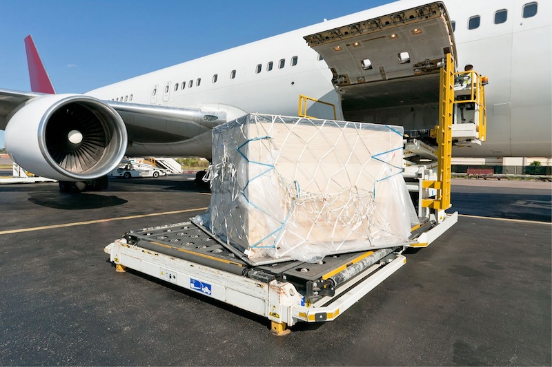Entrega AFAC la primera concesión para transporte aéreo nacional de carga en el AIFA