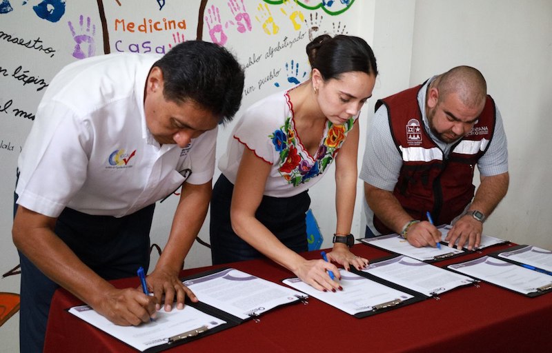 Signa Ana Patricia Peralta convenio para completar formación básica de trabajadores municipales