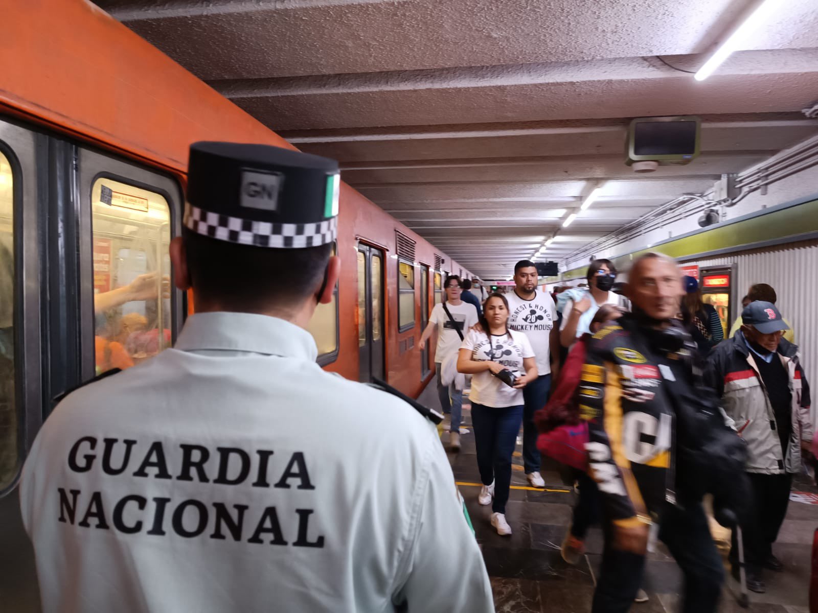 AMLO defiende presencia de la Guardia Nacional en el Metro de la CDMX