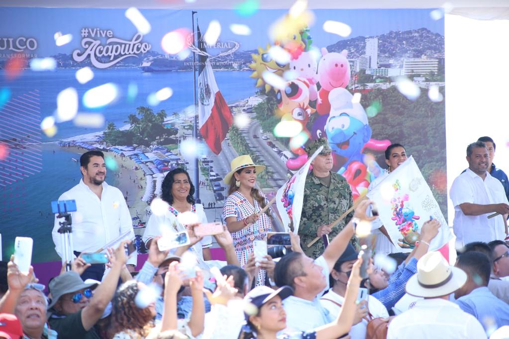 El Desfile de Globos Gigantes llenó de color y alegría a Acapulco el Día de Reyes