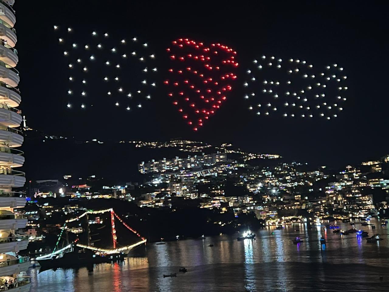 Acapulco da bienvenida al 2023 con espectacular show de luces y pirotecnia