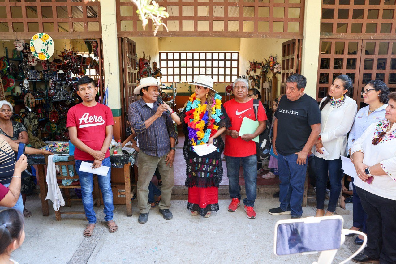Promueve Evelyn Salgado artesanías del Parador Xalitla de la zona Norte de Guerrero