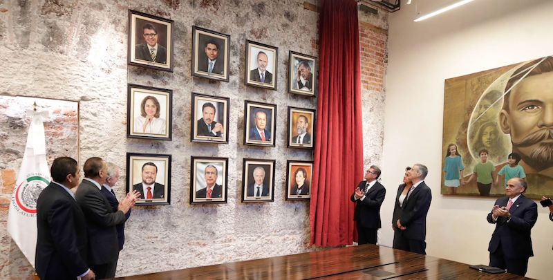 Inaugura Monreal en Xicoténcatl galería de ex presidentes de la Junta de Coordinación Política