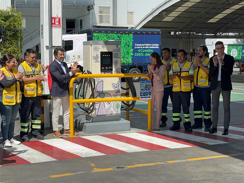 Inauguran CDMX y Grupo Modelo primera estación de recarga para camiones eléctricos