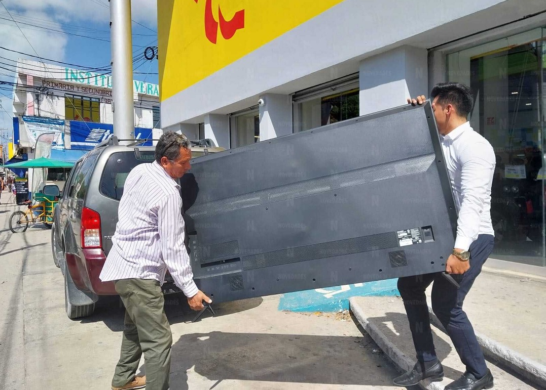 Exempleado embarga tienda Elektra en Cancún tras ganar demanda