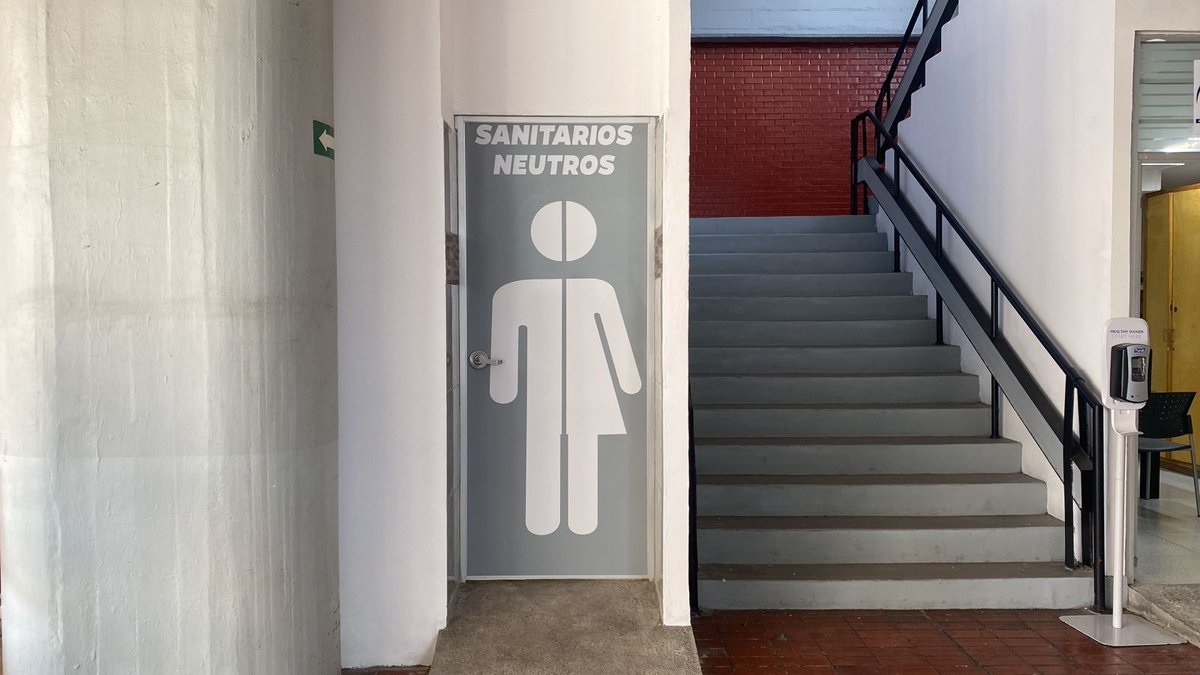 Facultad de Medicina de la UNAM estrena baños neutros