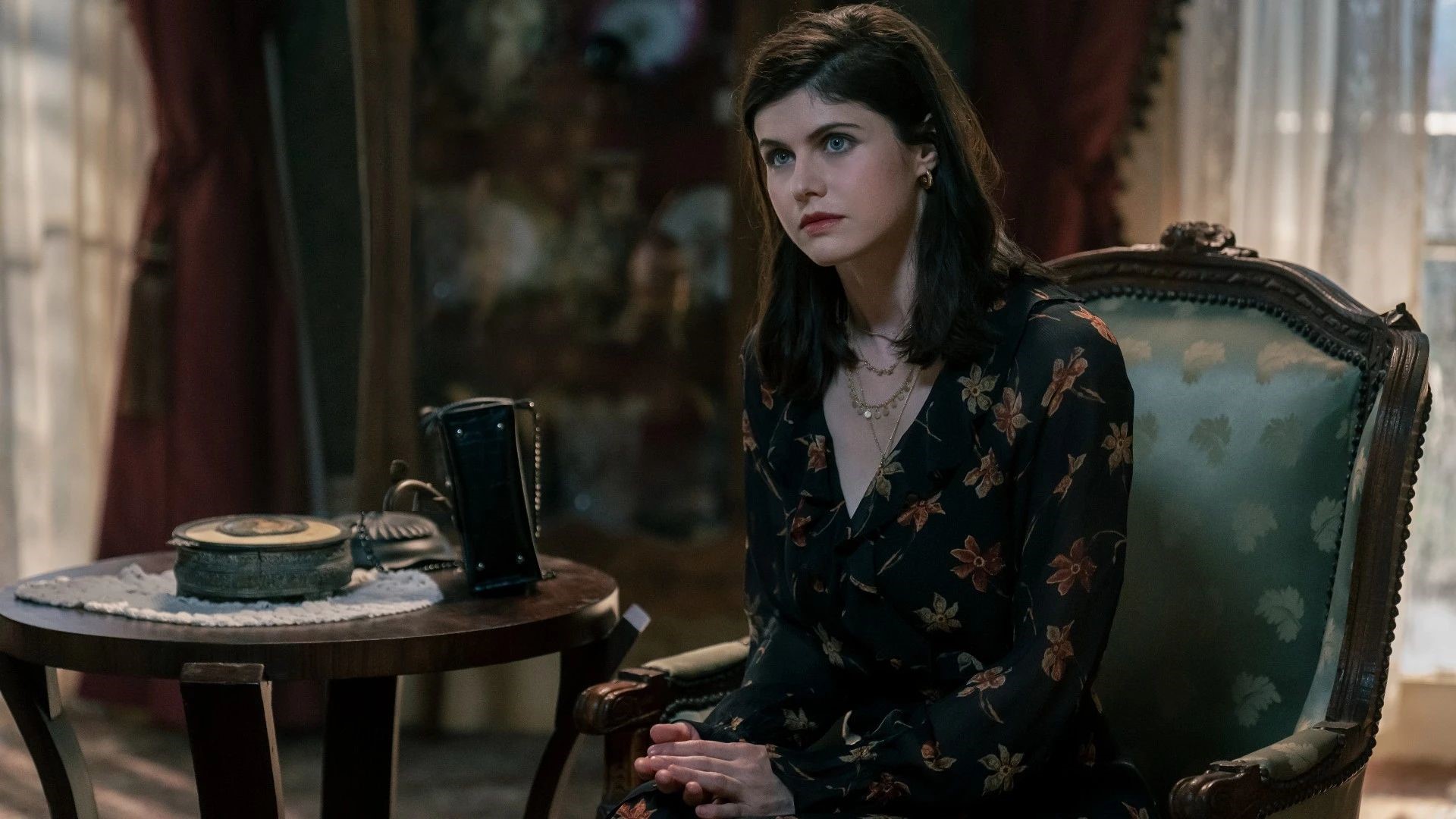 “Las Brujas de Mayfair”, protagonizada por Alexandra Daddario, ha sido renovada para su 2da Temporada