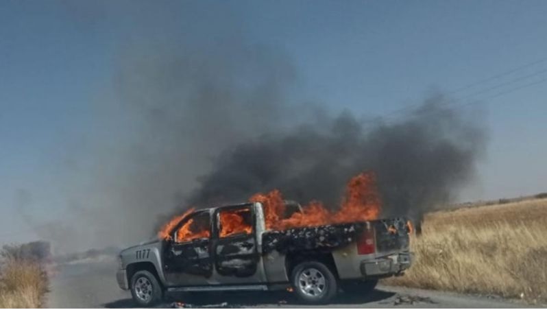 Zacatecas vive domingo de terror con bloqueos y quema de autos