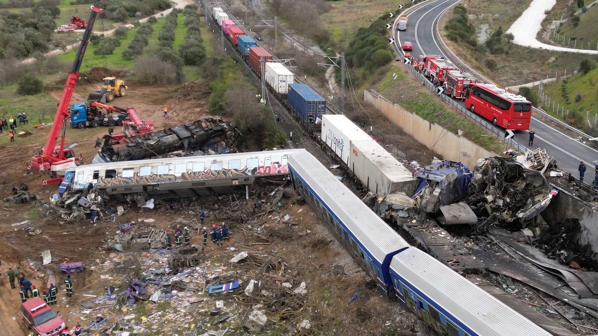 Choque de trenes en Grecia suma 36 muertos; declaran luto nacional