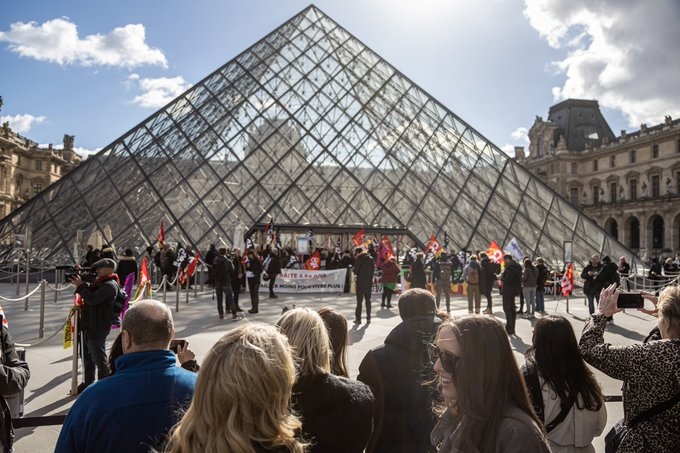 Cierran el Museo de Louvre, en París, por protesta contra reforma de pensiones de Macron