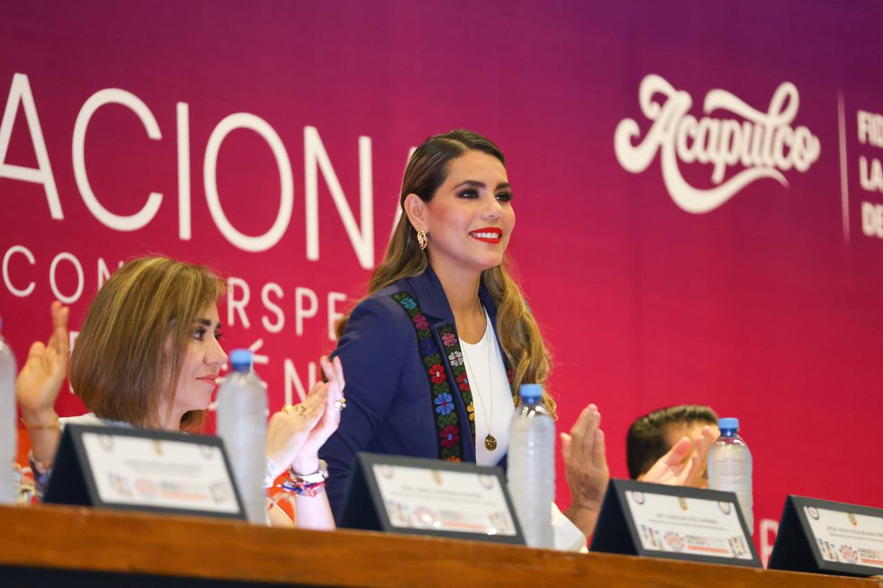 Reconoce Evelyn Salgado la labor y contribución de las y los notarios como promotores de la legalidad