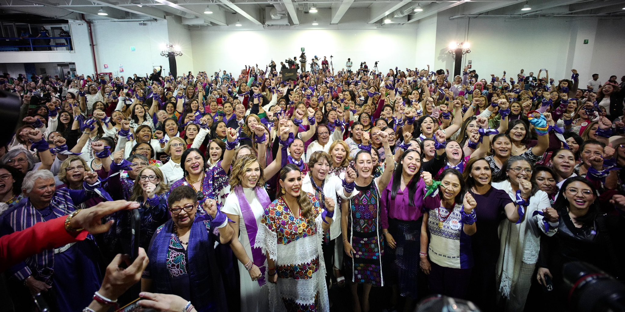 Conmemora Sheinbaum el Día Internacional de la Mujer junto a gobernadoras de la 4T