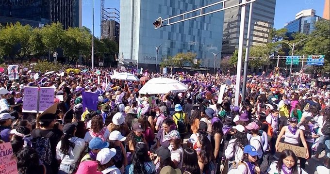 Miles de mujeres toman las calles de la CDMX
