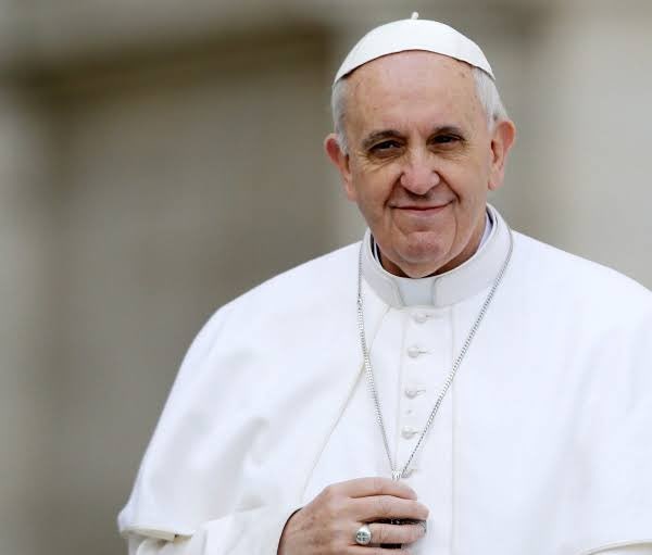 Papa Francisco “mejora de forma progresiva” en el hospital: Vaticano