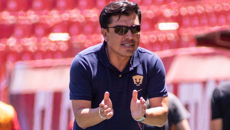 Pumas anuncia a Raúl Alpízar como su nuevo técnico