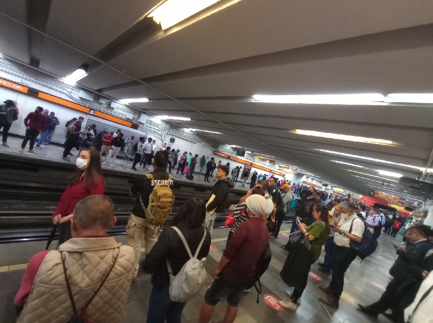 Suspenden servicio en 9 estaciones de la Línea 7 del Metro