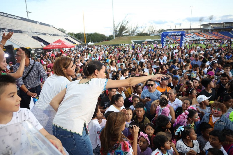 Festeja Ana Patricia Peralta a la niñez de Cancún
