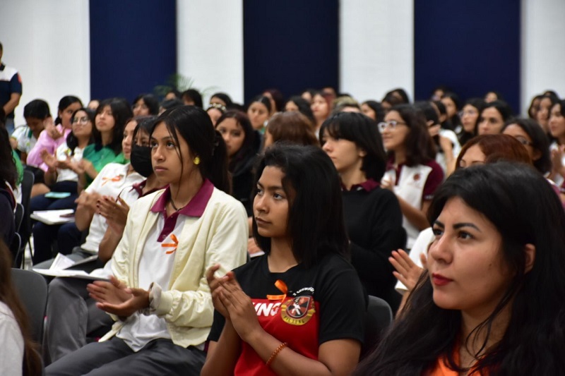 Motiva Ana Patricia Peralta a adolescentes cancunenses en el Foro “Mujeres extraordinarias del futuro”