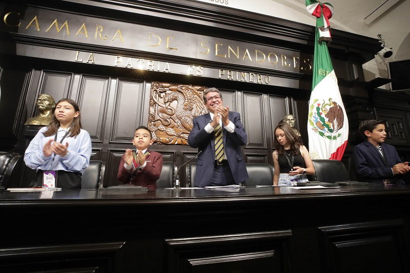 Inaugura Ricardo Monreal Primer Parlamento  Infantil 2023 en la antigua sede del Senado