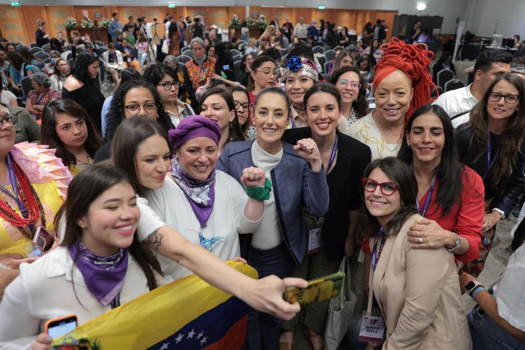 Destaca Sheinbaum al Feminismo Social como parte de la construcción de derechos