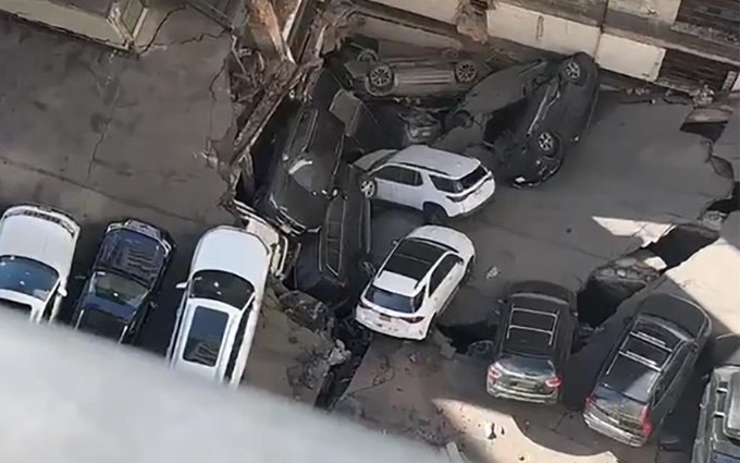 Colapsa estacionamiento en Nueva York; reportan una persona muerta