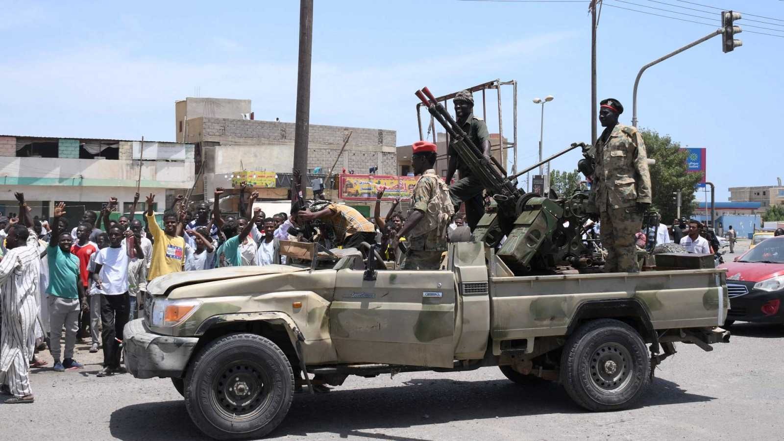 Ejército de Sudán y paramilitares acuerdan alto al fuego por 24 horas