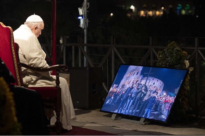 Papa Francisco no encabezará el Viacrucis en el Coliseo