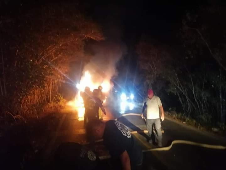Se registran narcobloqueos y enfrentamientos en carreteras de Nayarit