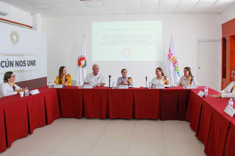 Fortalece Ana Patricia Peralta desarrollo económico de las mujeres cancunenses